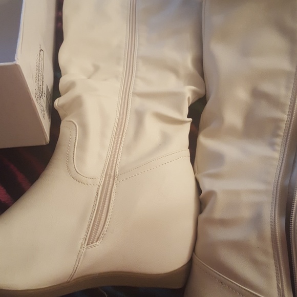 Boots - Picture 3 of 3